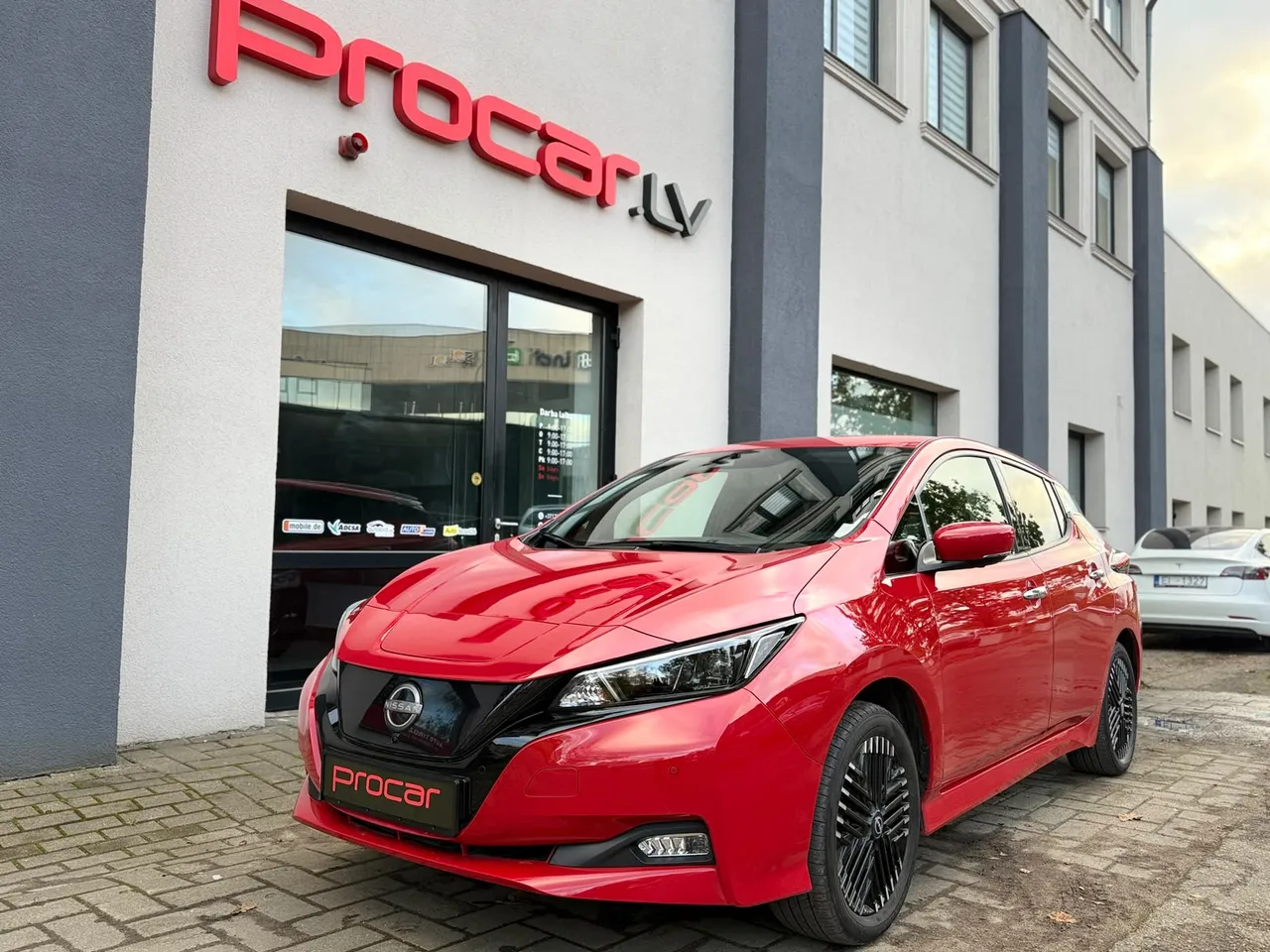 Nissan Leaf N-Connecta 62 kWh – lielā baterija, siltumsūknis, ziemas pakete