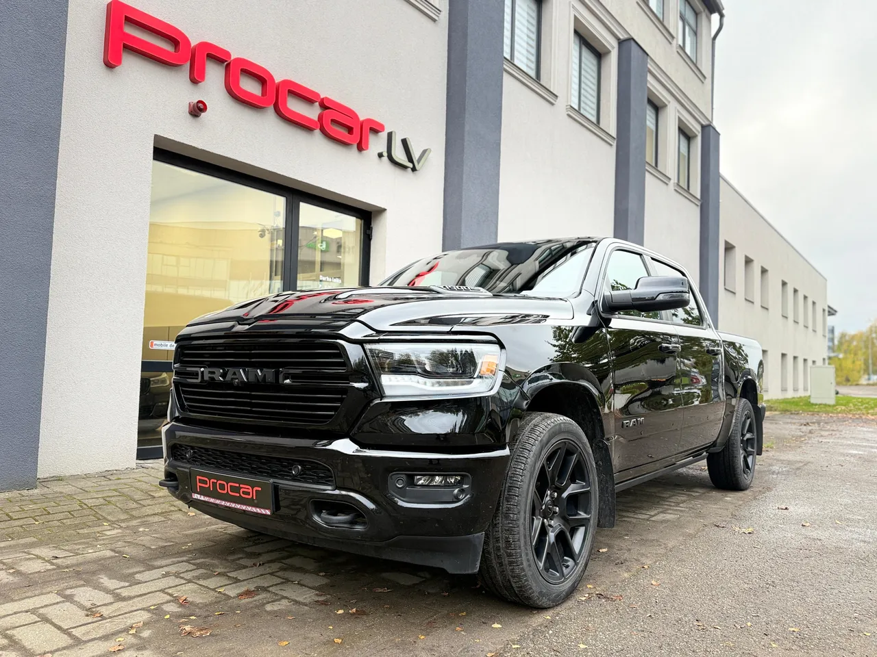 RAM 1500 Laramie Night Edition 5.7 V8 eTorque.