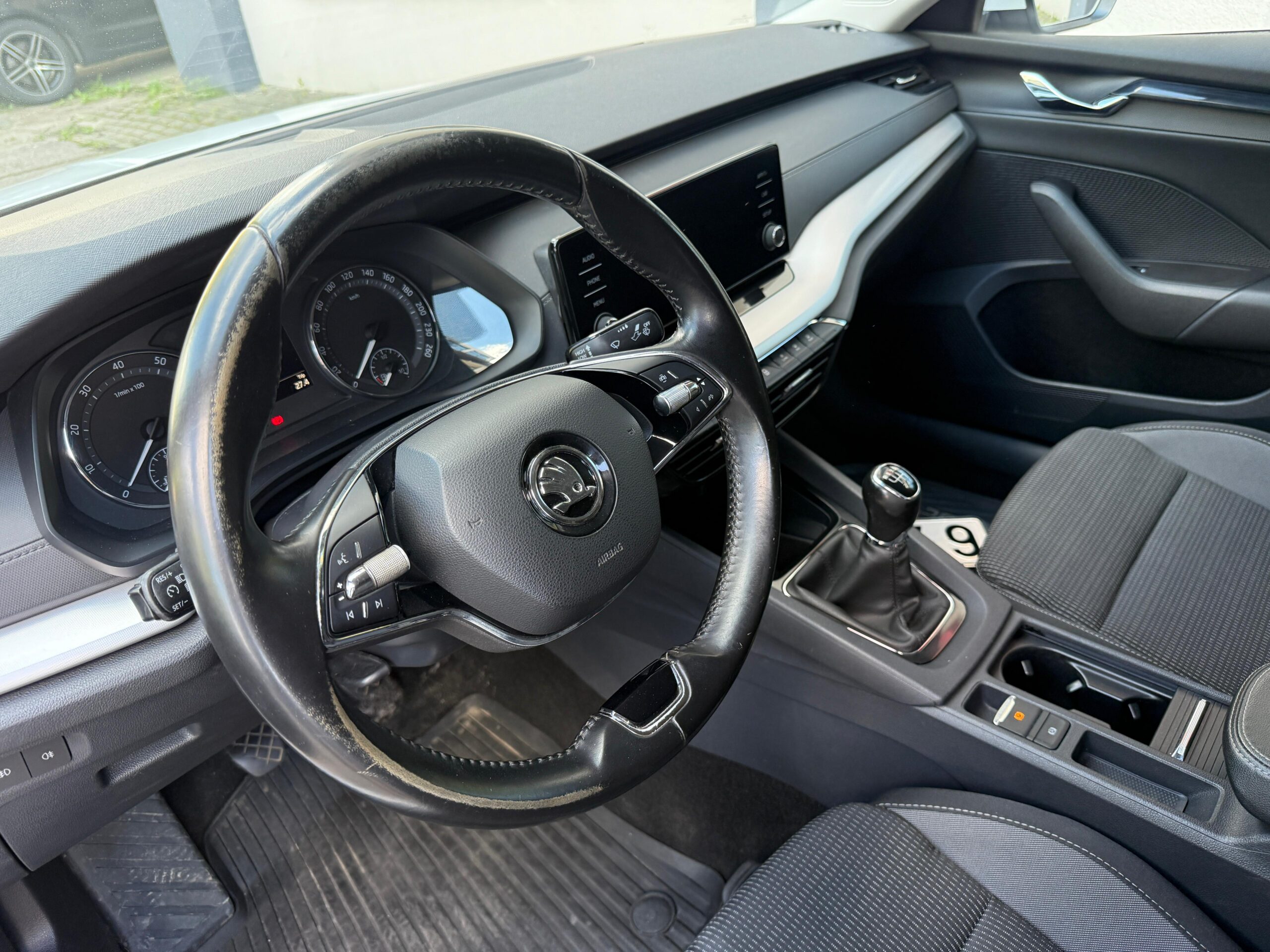 Skoda Octavia , 1,5 benzīns, manuālā ātrumkarba - Image 2