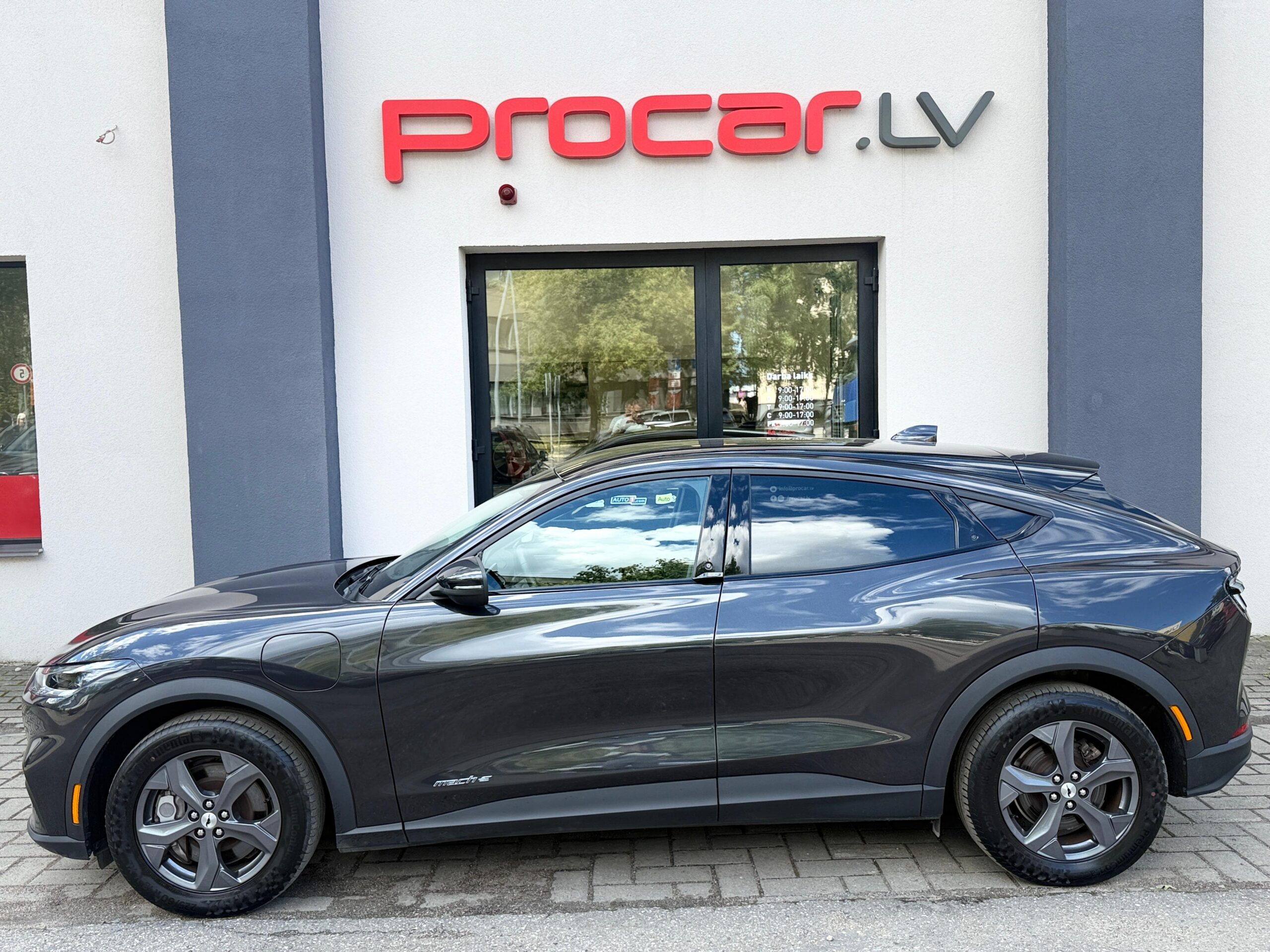 Ford Mustang Mach-E Standard Range RWD 198 kW / 269 ZS - Image 2
