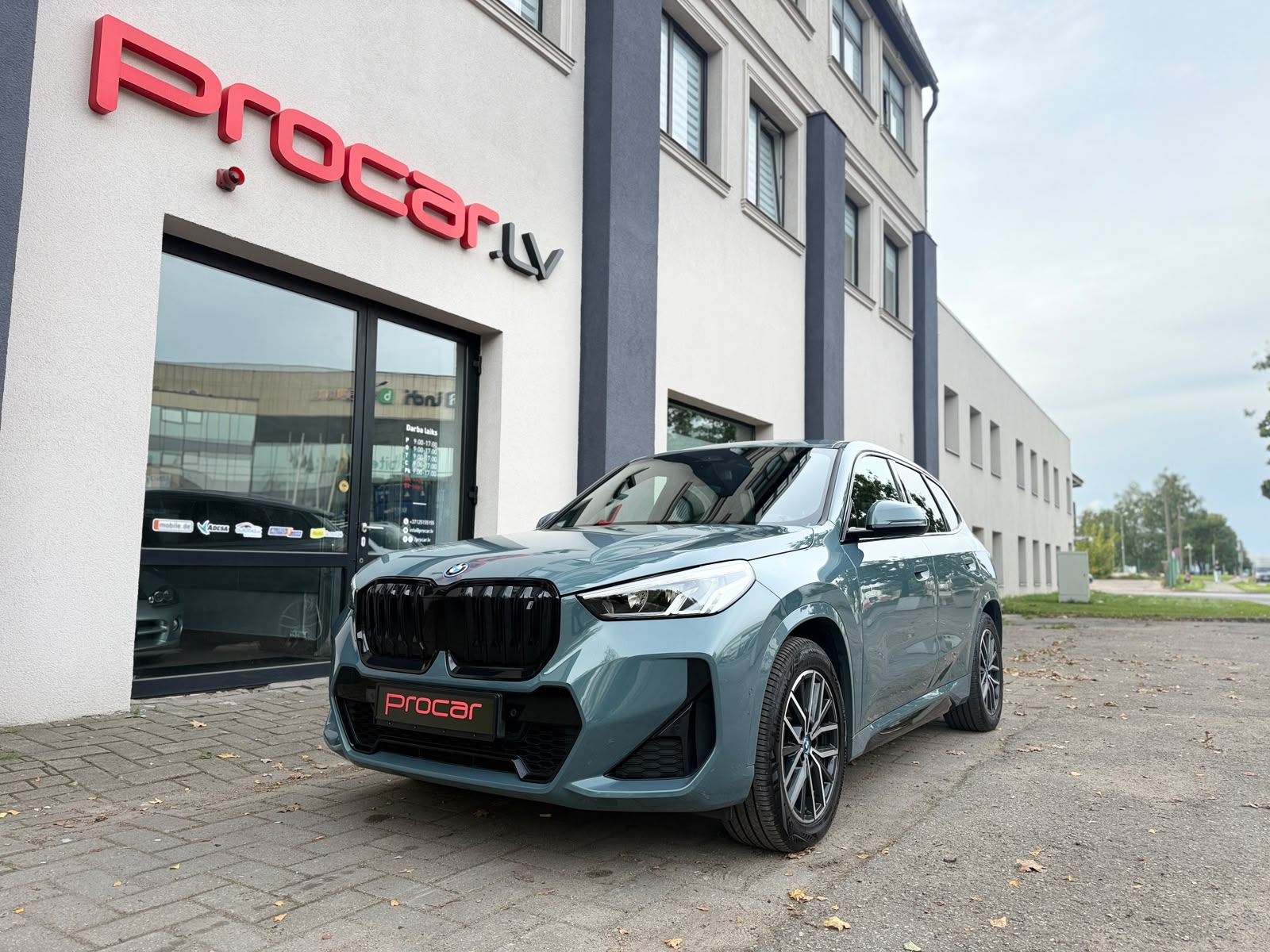 BMW iX1 xDrive30 M Sport - Image 3