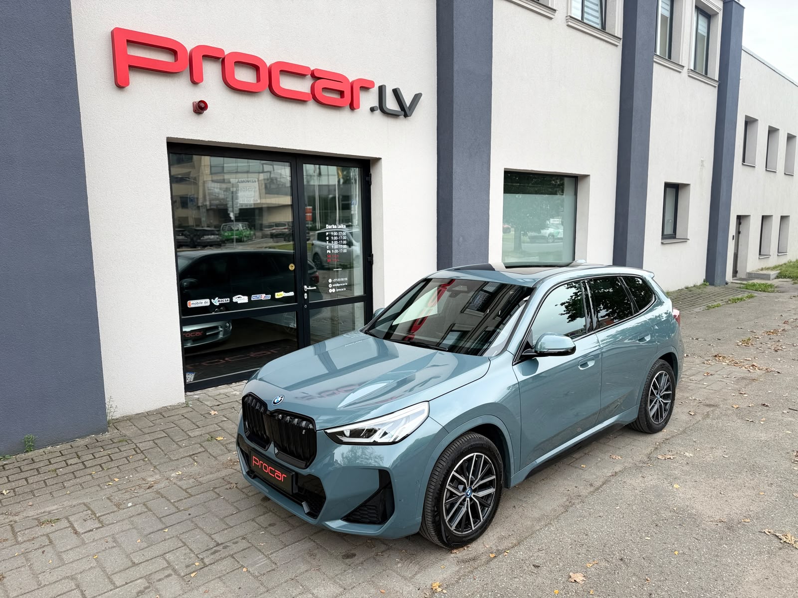 BMW iX1 xDrive30 M Sport - Image 2