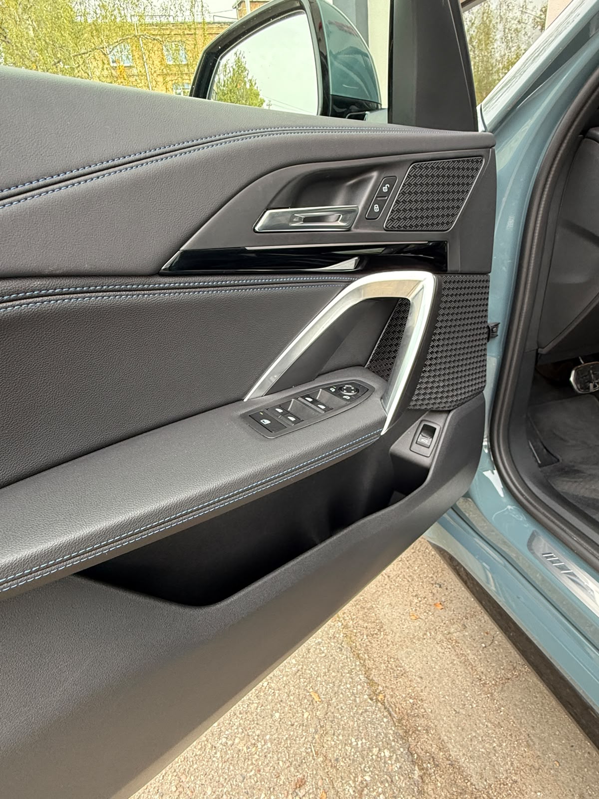 BMW iX1 xDrive30 M Sport - Image 11